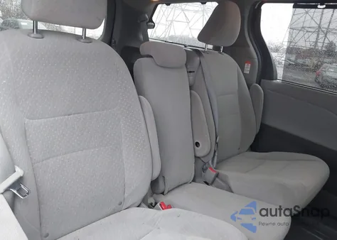 2017 Toyota Sienna Le 8 Passenger z USA, uszkodzony, nr VIN 5TDKZ3DC6HS884832